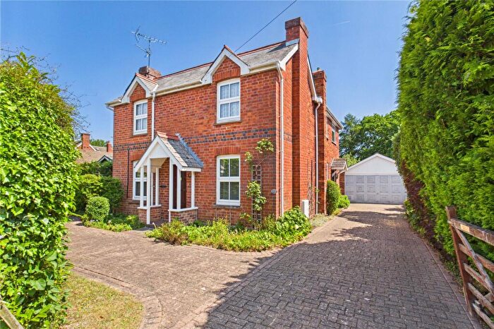 3 Bedroom Detached House For Sale In Woodlands Avenue, Burghfield Common, Reading, Berkshire, RG7