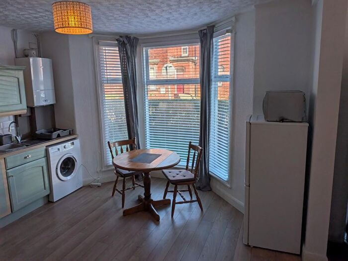 3 Bedroom Terraced House To Rent In Cross Street, Chesterfield, S40