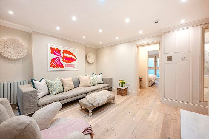 2 Bedroom Maisonette To Rent In Portobello Road, Notting Hill, London, W10