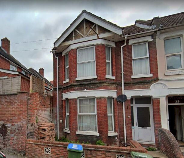 7 Bedroom End Of Terrace House To Rent In Tennyson Road, SO17