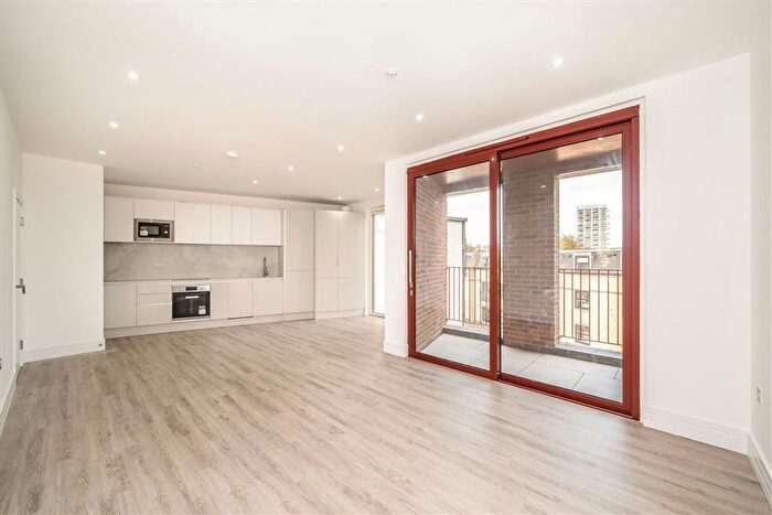 2 Bedroom Flat For Sale In Greenwich High Road, Greenwich, SE10