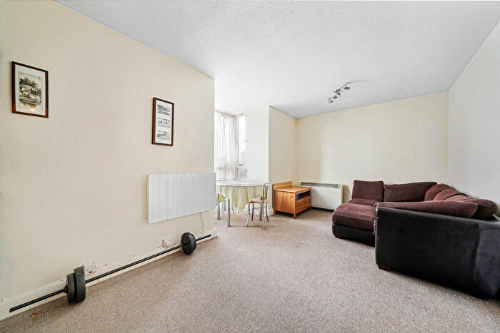 2 Bedroom Flat To Rent In Eagle Heights, Bramlands Close, SW11