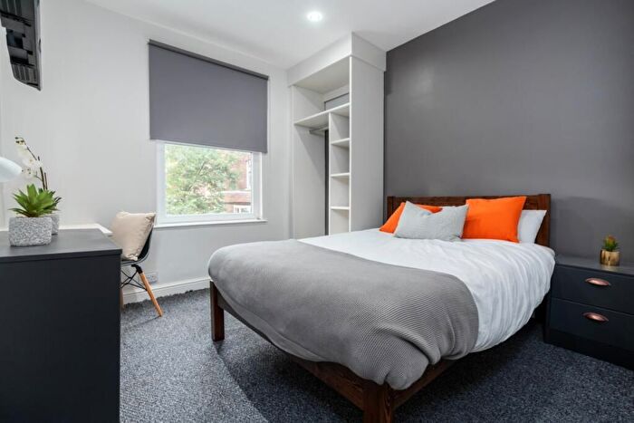 2 Bedroom Flat To Rent In Warbeck Rd, London, W12