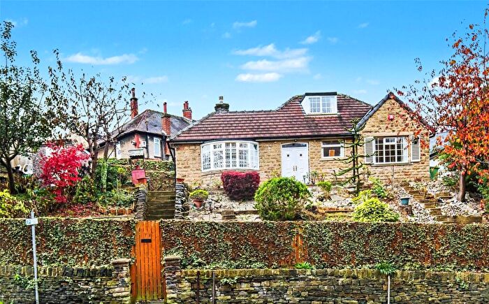 2 Bedroom Bungalow For Sale In Newsome Road, Huddersfield, West Yorkshire, HD4