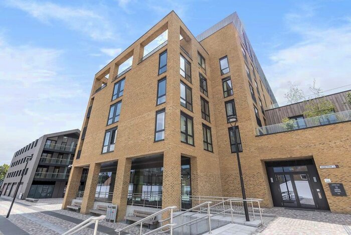 3 Bedroom Flat To Rent In Chivers Passage, London, SW18