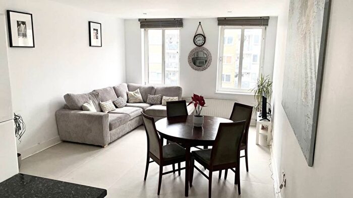 2 Bedroom Flat To Rent In Flat, Market Court, Hoxton Street, London, N1