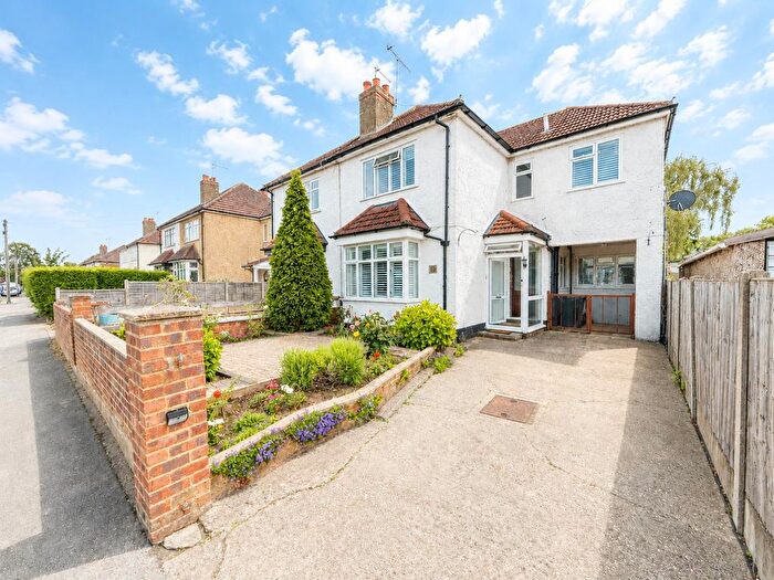 4 Bedroom Semi-Detached House For Sale In Thetford Road, Ashford, TW15