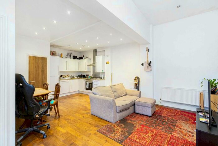 2 Bedroom Flat To Rent In Rotherhithe New Road, London, SE16