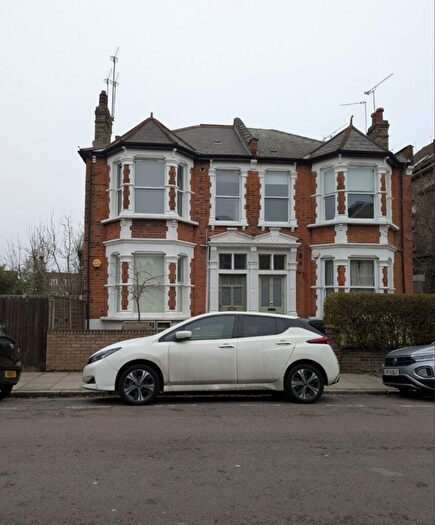 Studio To Rent In Ribblesdale Road, London, N8