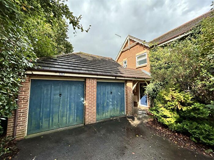 3 Bedroom Semi-Detached House To Rent In Acacia Close, Chippenham, SN14