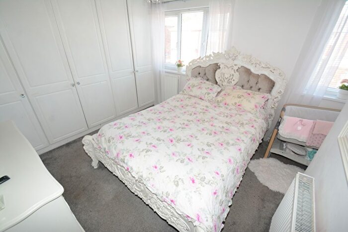 3 Bedroom Terraced House For Sale In Waverley Crescent, Droylsden, M43