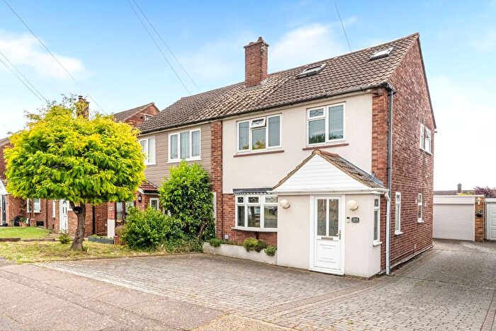 3 Bedroom Semi-Detached House For Sale In Abbots Drive, Stanford Le Hope, SS17