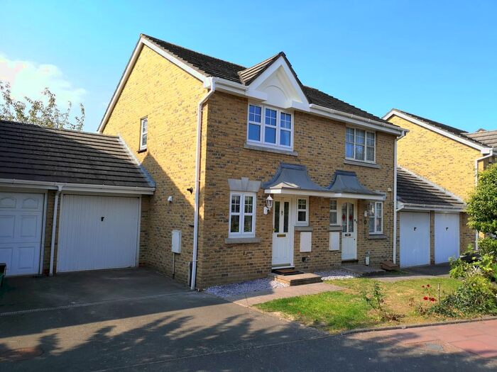 2 Bedroom End Of Terrace House To Rent In Woldham Road, Bromley BR2