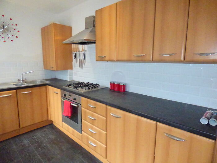 3 Bedroom Terraced House To Rent In Clapham Road, L4
