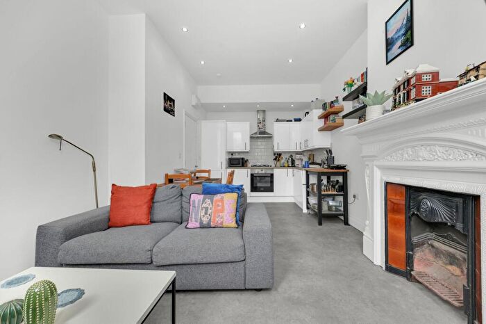 2 Bedroom Flat For Sale In Cricklewood Broadway, NW2