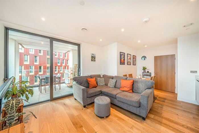 2 Bedroom Flat For Sale In Station Road, Ladywell, SE13
