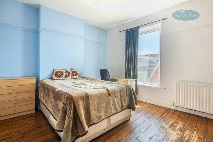 3 Bedroom End Of Terrace House For Sale In Crookesmoor Road, Sheffield, S10