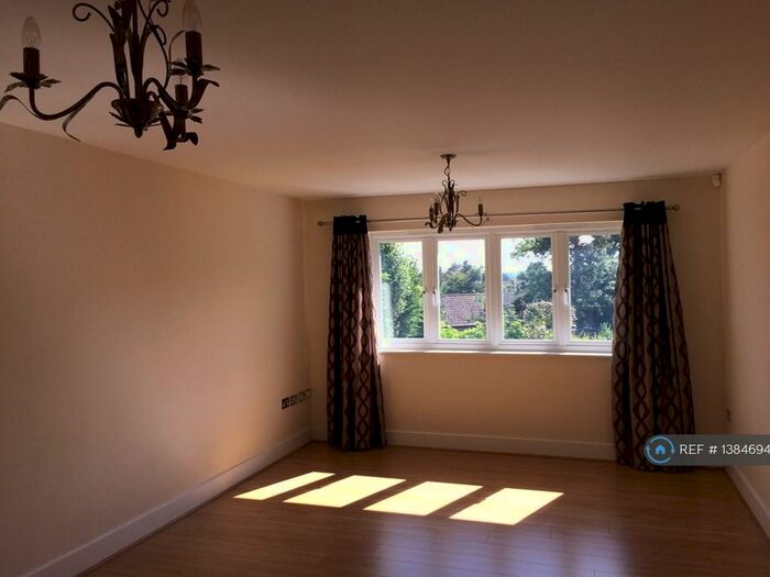 2 Bedroom Flat To Rent In Clarence Road, Bromley, BR1