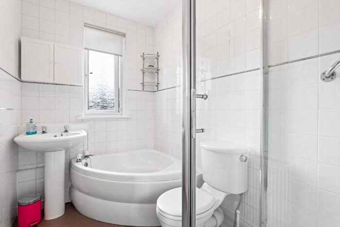 1 Bedroom Flat To Rent In Firwood Courts, Newton Mearns, East Renfrewshire, G77