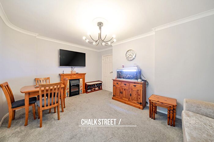 2 Bedroom Flat For Sale In Bader Way, Rainham, RM13