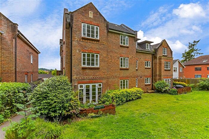 1 Bedroom Flat For Sale In Gatton Park Road, Redhill, Surrey, RH1