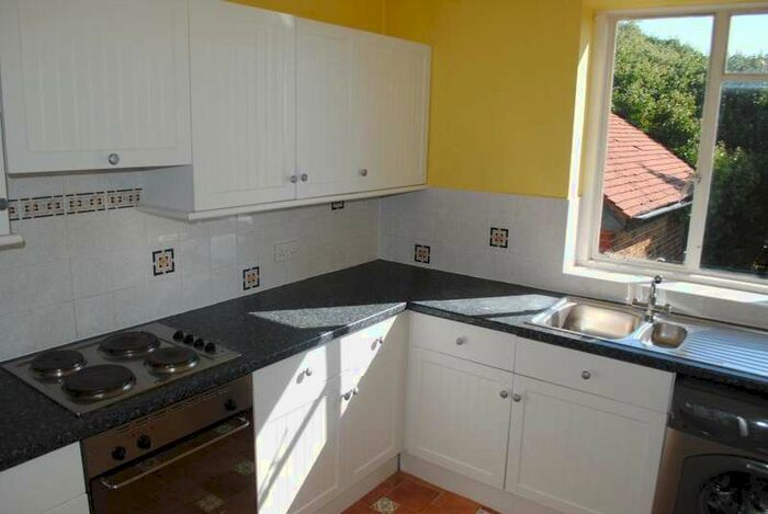 3 Bedroom Apartment To Rent In Knaphill, GU21