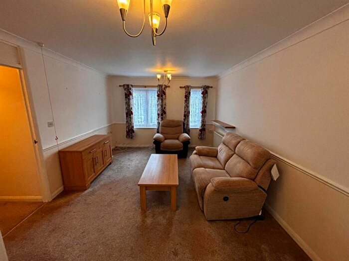 1 Bedroom Flat For Sale In Ashley Court, Hatfield, AL10