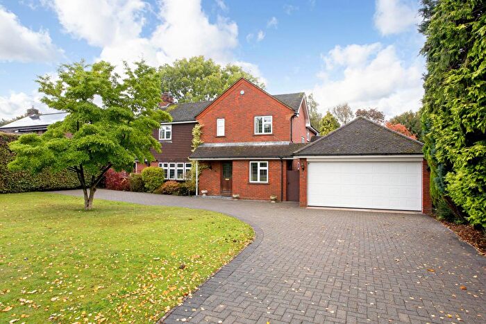 4 Bedroom Detached House For Sale In The Chowns, Harpenden, AL5
