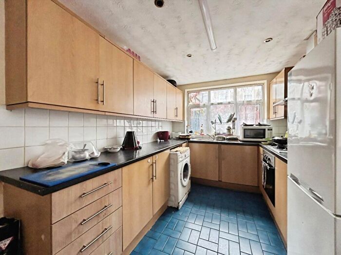 3 Bedroom Terraced House For Sale In Braemar Road, London, E13
