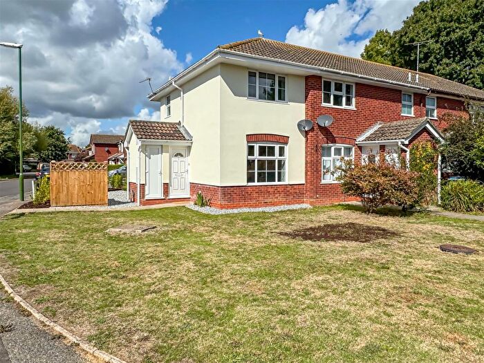 1 Bedroom End Of Terrace House For Sale In Eagles Chase, Littlehampton, BN17