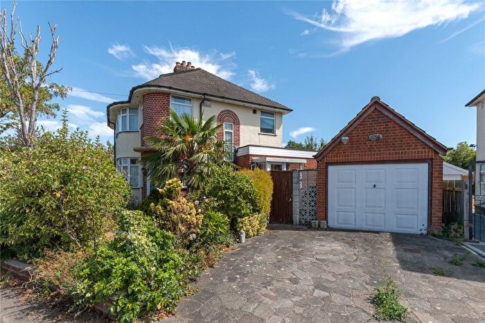 3 Bedroom Semi Detached House For Sale In Felstead Way, Luton, Bedfordshire, LU2