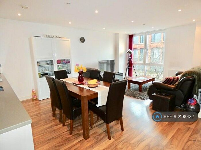 2 Bedroom Flat To Rent In Milliners Wharf, Manchester, M4