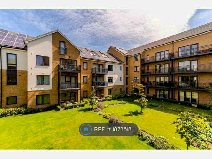 3 Bedroom Flat To Rent In South Norwood, London, SE25