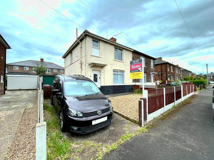 3 Bedroom Semi-Detached House To Rent In Hempdyke Road, Scunthorpe, DN15