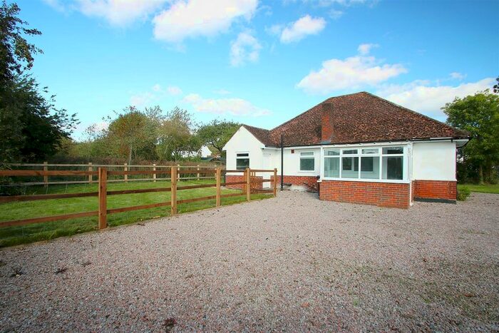 3 Bedroom Detached Bungalow To Rent In Hilltop Road, Kings Langley, WD4