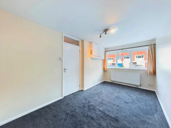 4 Bedroom Property To Rent In Greenwood Close, Sidcup, Kent, DA15