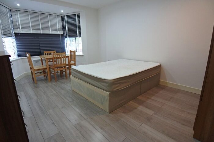 Studio To Rent In Neasden Close, Neasden, NW10