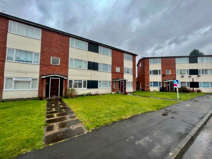 2 Bedroom Flat To Rent In Fairlawn Close, Leamington Spa, CV32