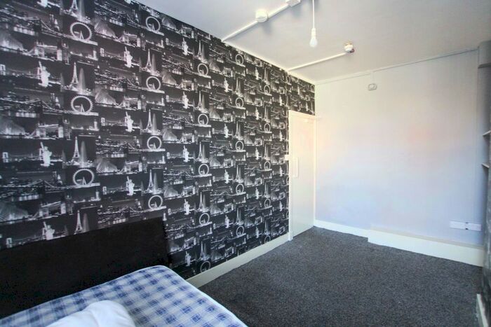 1 Bedroom Flat To Rent In Bromwich Street, Bolton, BL2