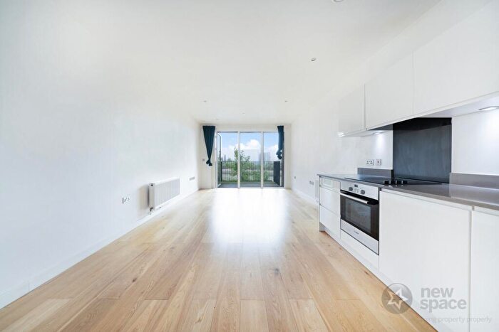 2 Bedroom Flat To Rent In Caisson Moor Court, Navigation Road, London, E3