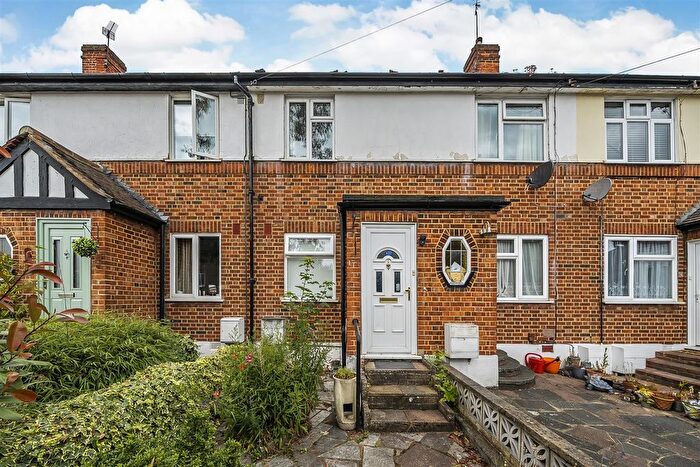 2 Bedroom Flat To Rent In Errol Gardens, New Malden, KT3