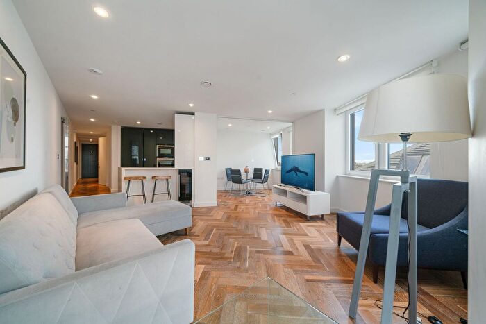 2 Bedroom Flat To Rent In Eagle Point, City Road, London, EC1V