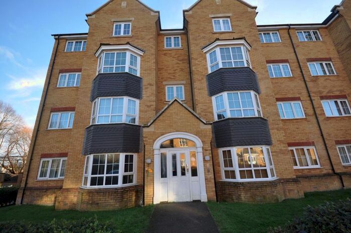 2 Bedroom Flat To Rent In Henley Road, Bedford, MK40