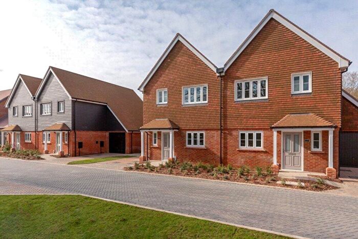 3 Bedroom Semi-Detached House For Sale In Edenwood Close, Ockham, Woking, Surrey, GU23