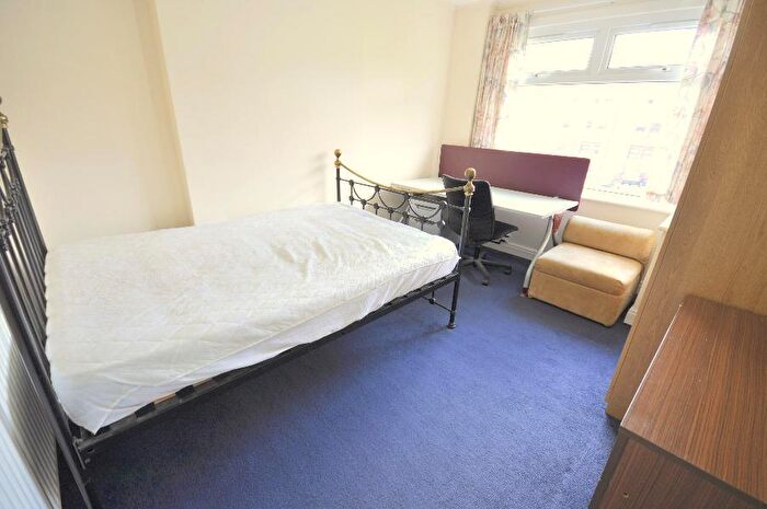 3 Bedroom Terraced House To Rent In Belle Vue Road, LS3