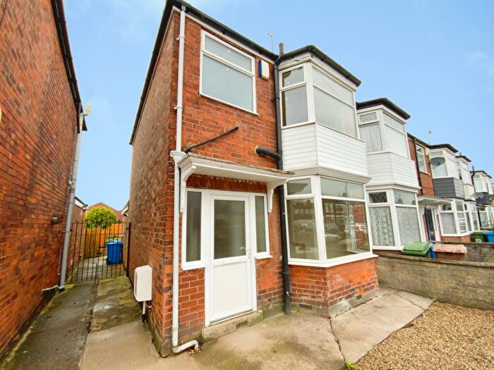 3 Bedroom End Of Terrace House For Sale In Keswick Gardens, Hull, HU6