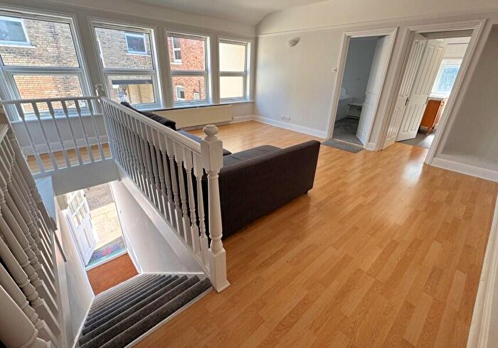 1 Bedroom Flat To Rent In Canning Crescent, Wood Green, N22