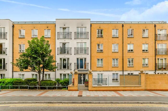 2 Bedroom Flat For Sale In Granite Apartments, Stratford, London, E15