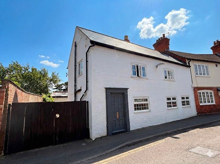 4 Bedroom Cottage For Sale In Silver Street, Newport Pagnell, MK16