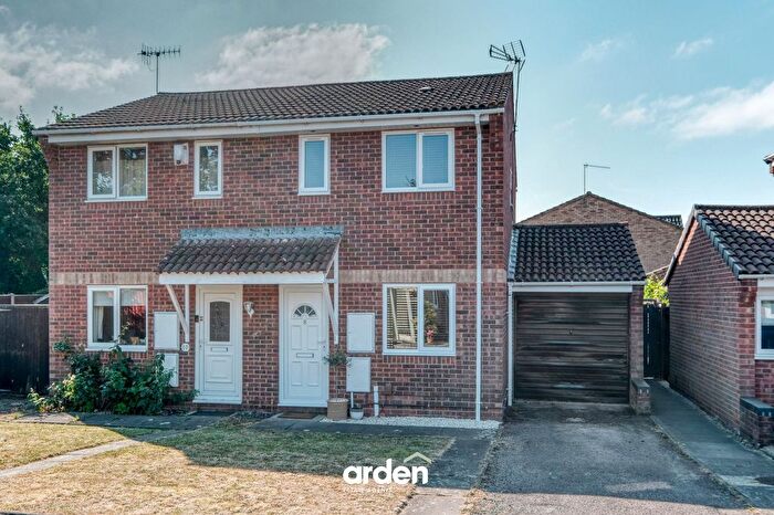 3 Bedroom Semi-Detached House For Sale In Salisbury Close, Worcester, WR5